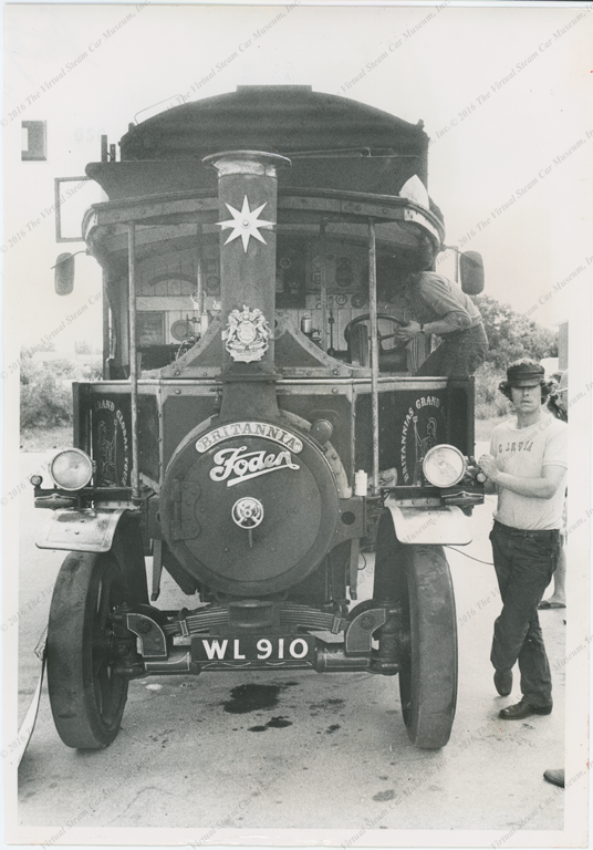 Foden_edwin_sons_and_company_1925_1969_around_the_world_tour_photo_1_front