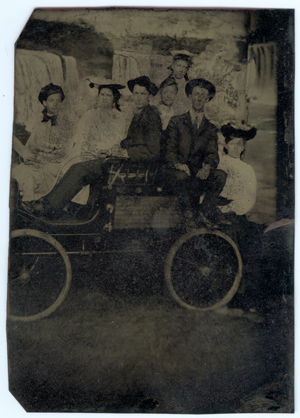 Locomobile at Niagara Falls
